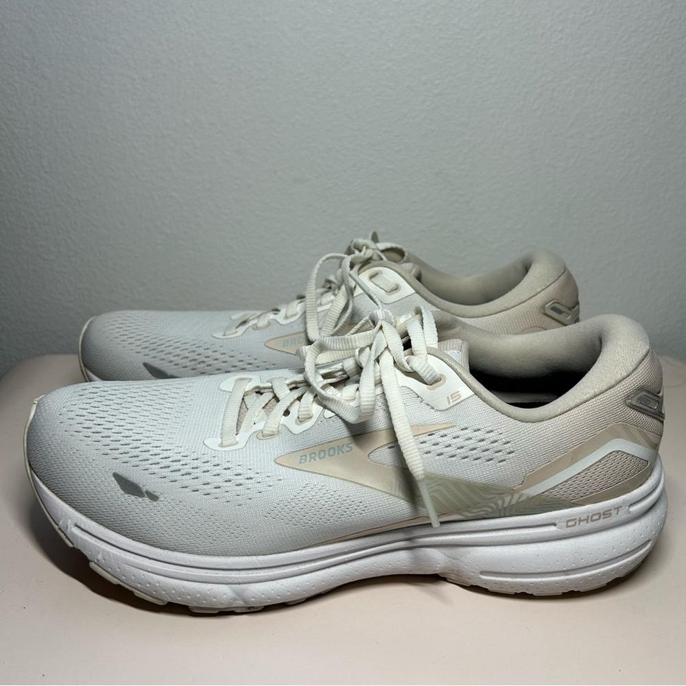 Brooks Womens Ghost 15 1203801B189 White Running Shoes Sneakers Size 10 B